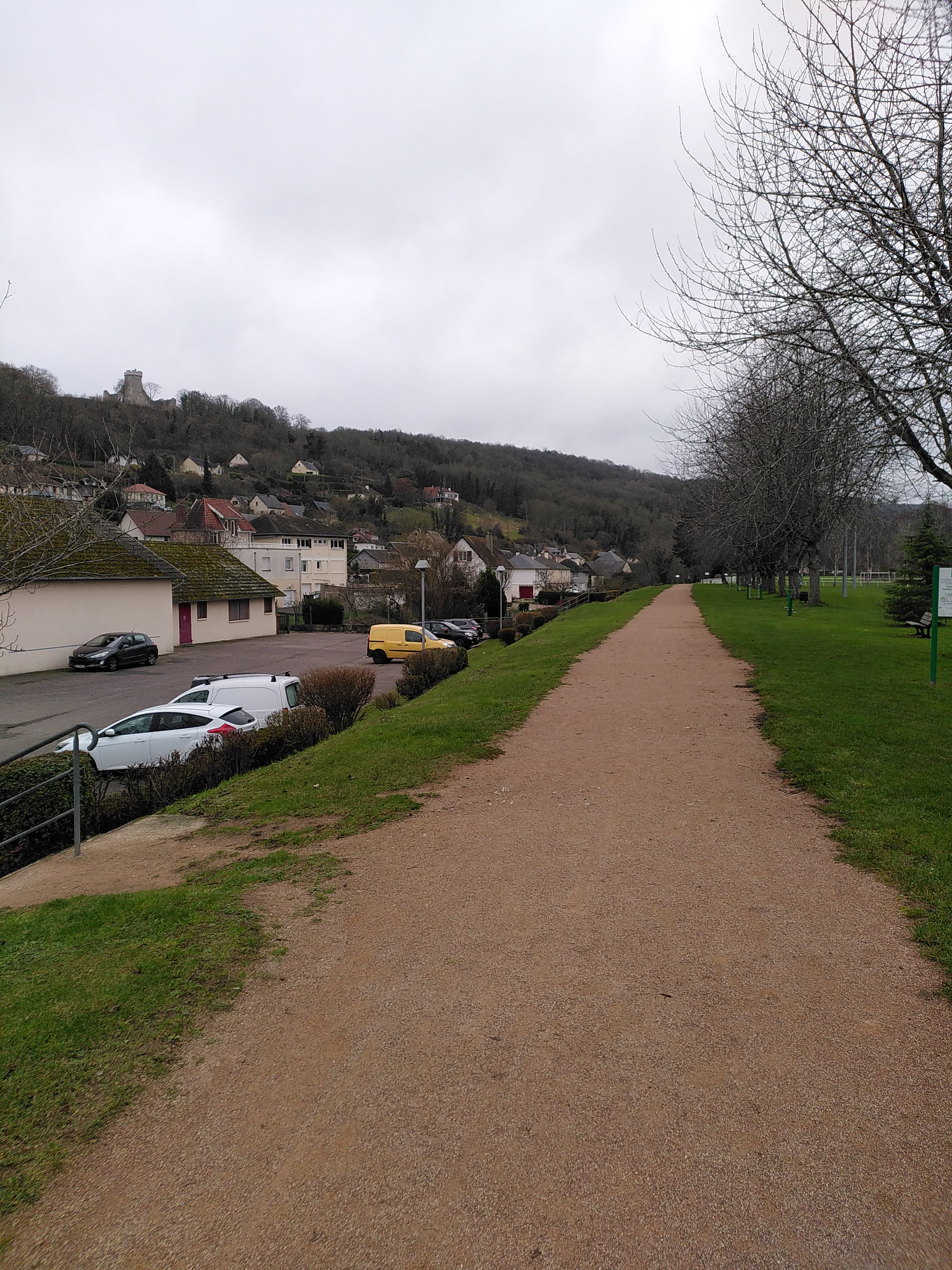 Aperçu de l'itinéraire 3 au niveau de Moulineaux sous la surveillance du château de Robert-le-Diable