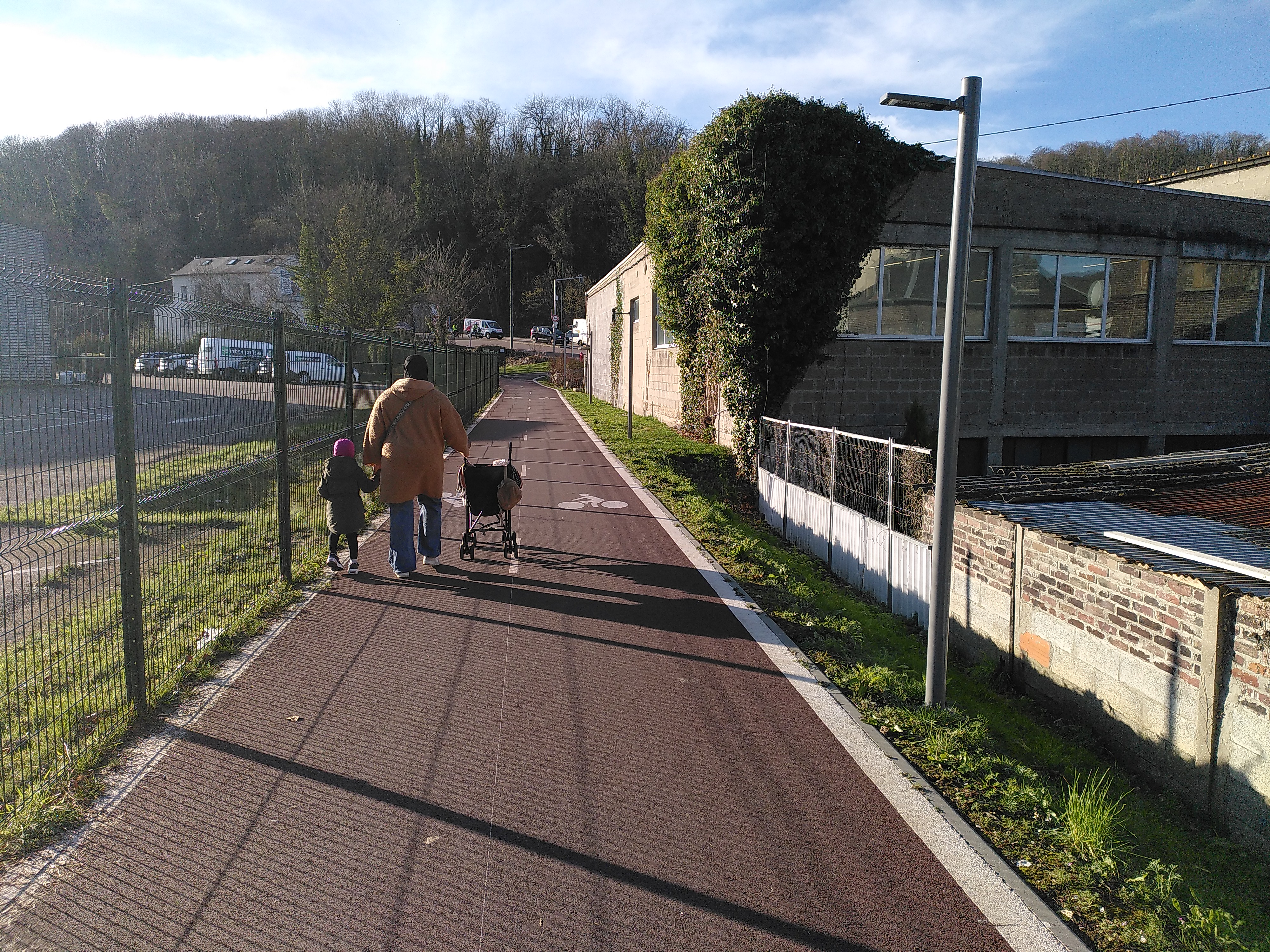 Aperçu de l'itinéraire 9 sur l'avenue Bicheray derrière le magasin Centrakor
